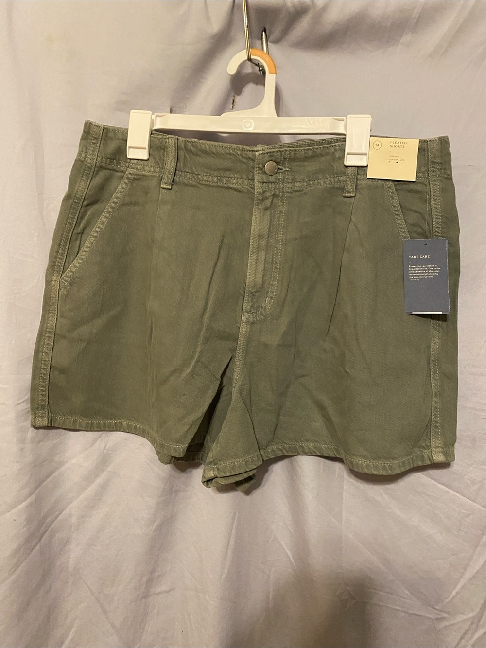 Universal Thread Olive Green Flat-Front Women’s Shorts